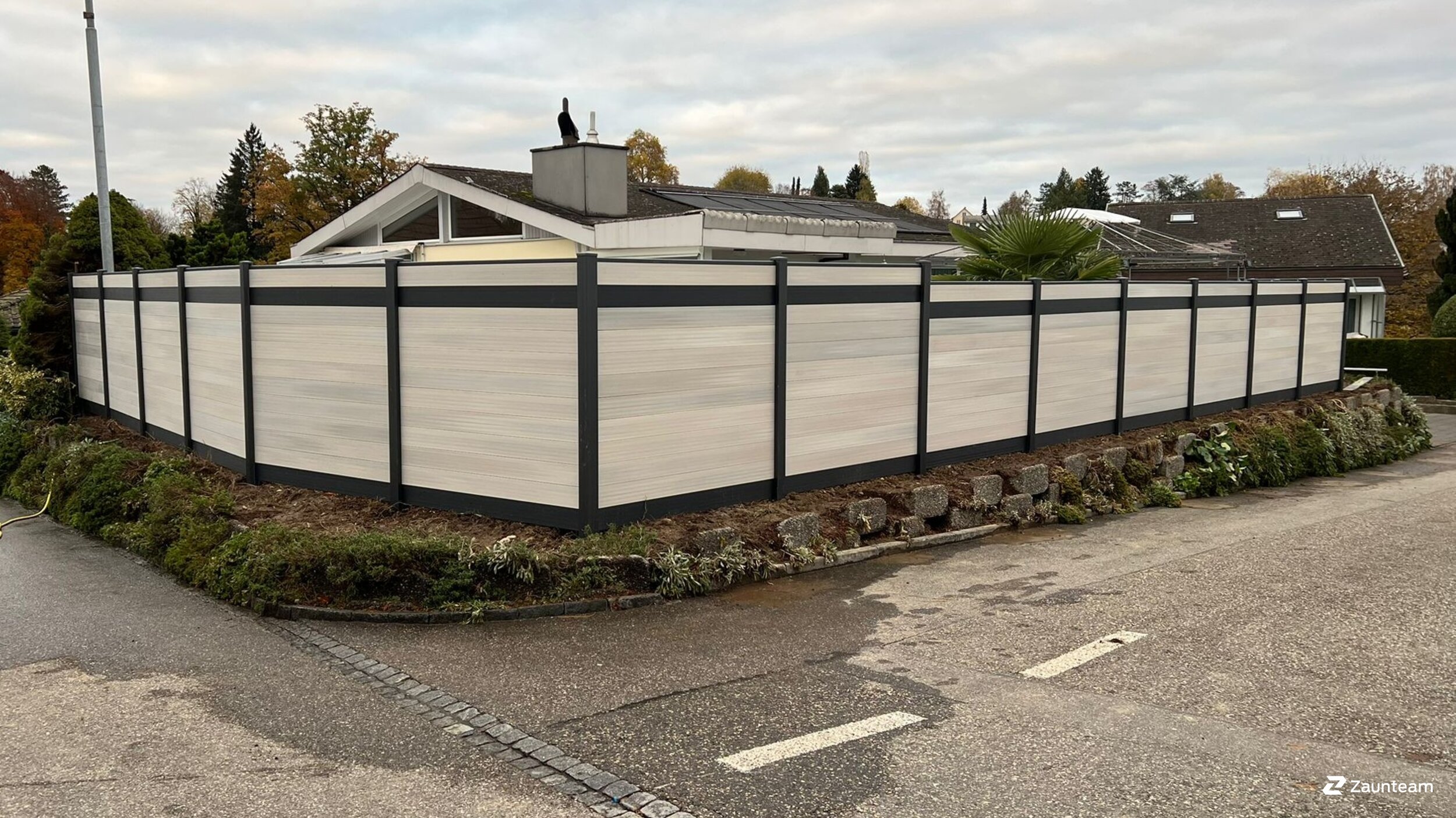 Pare-vue en WPC de 2025 à 4912 Aarwangen Suisse de Zaunteam Mittelland GmbH.