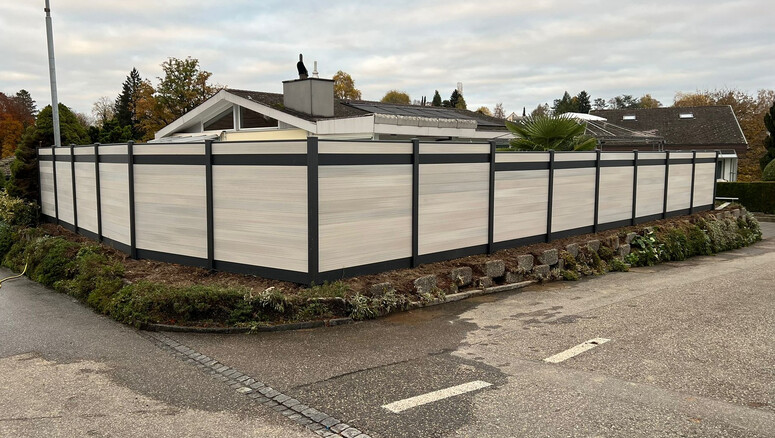 Pare-vue en WPC de 2025 à 4912 Aarwangen Suisse de Zaunteam Mittelland GmbH.