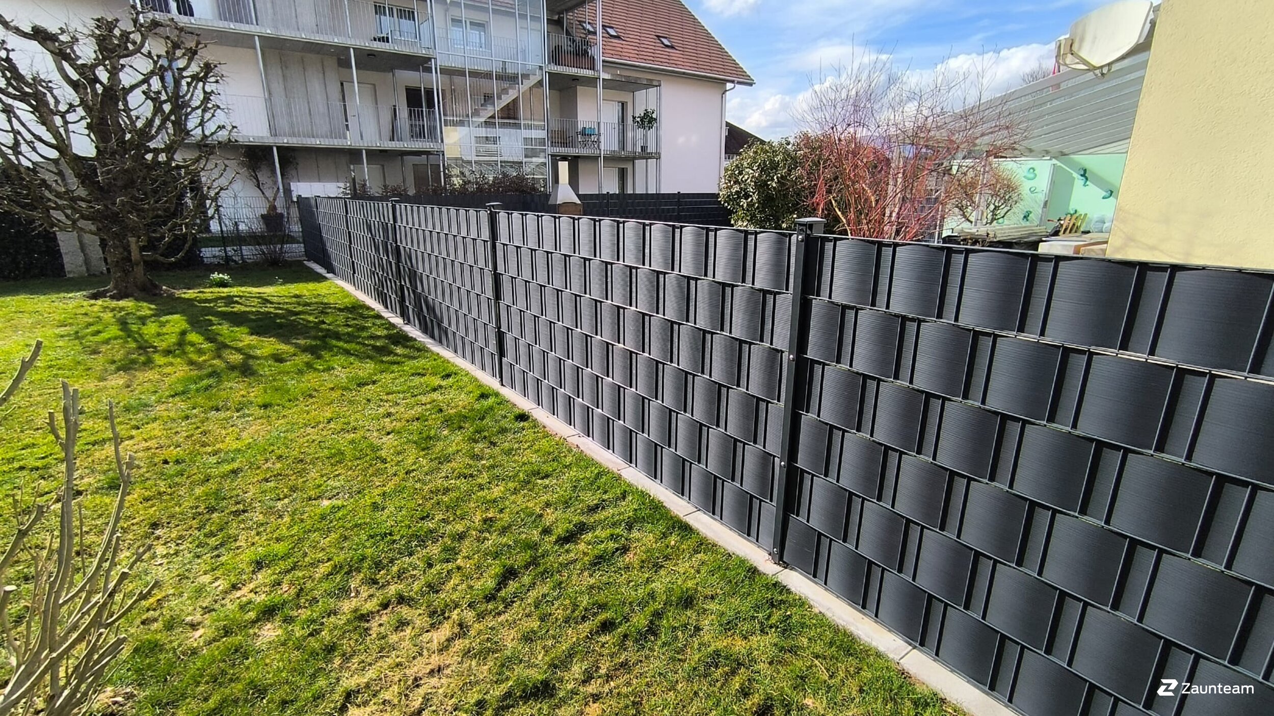 Protection brise-vue en tressage de 2025 à 4912 Aarwangen Suisse de Zaunteam Mittelland GmbH.