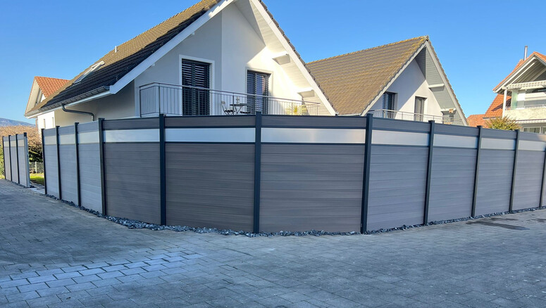 Pare-vue en WPC de 2026 à 3362 Niederönz Suisse de Zaunteam Mittelland GmbH.