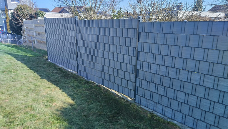 Protection brise-vue en tressage de 2026 à 3362 Niederönz Suisse de Zaunteam Mittelland GmbH.