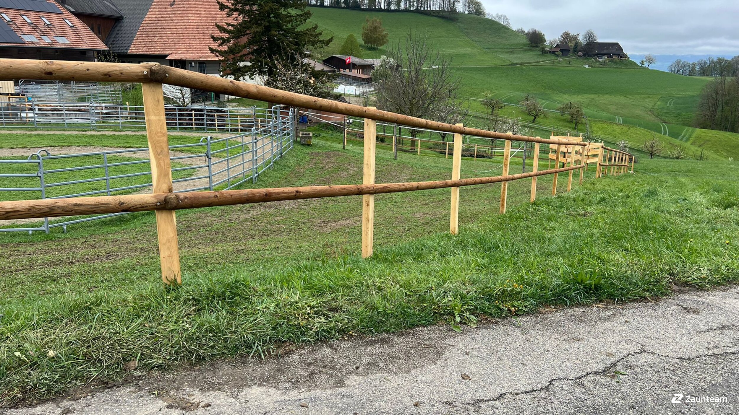 Halbrundlattenzaun aus dem 2026 in 3474 Rüedisbach Schweiz von Zaunteam Mittelland GmbH.