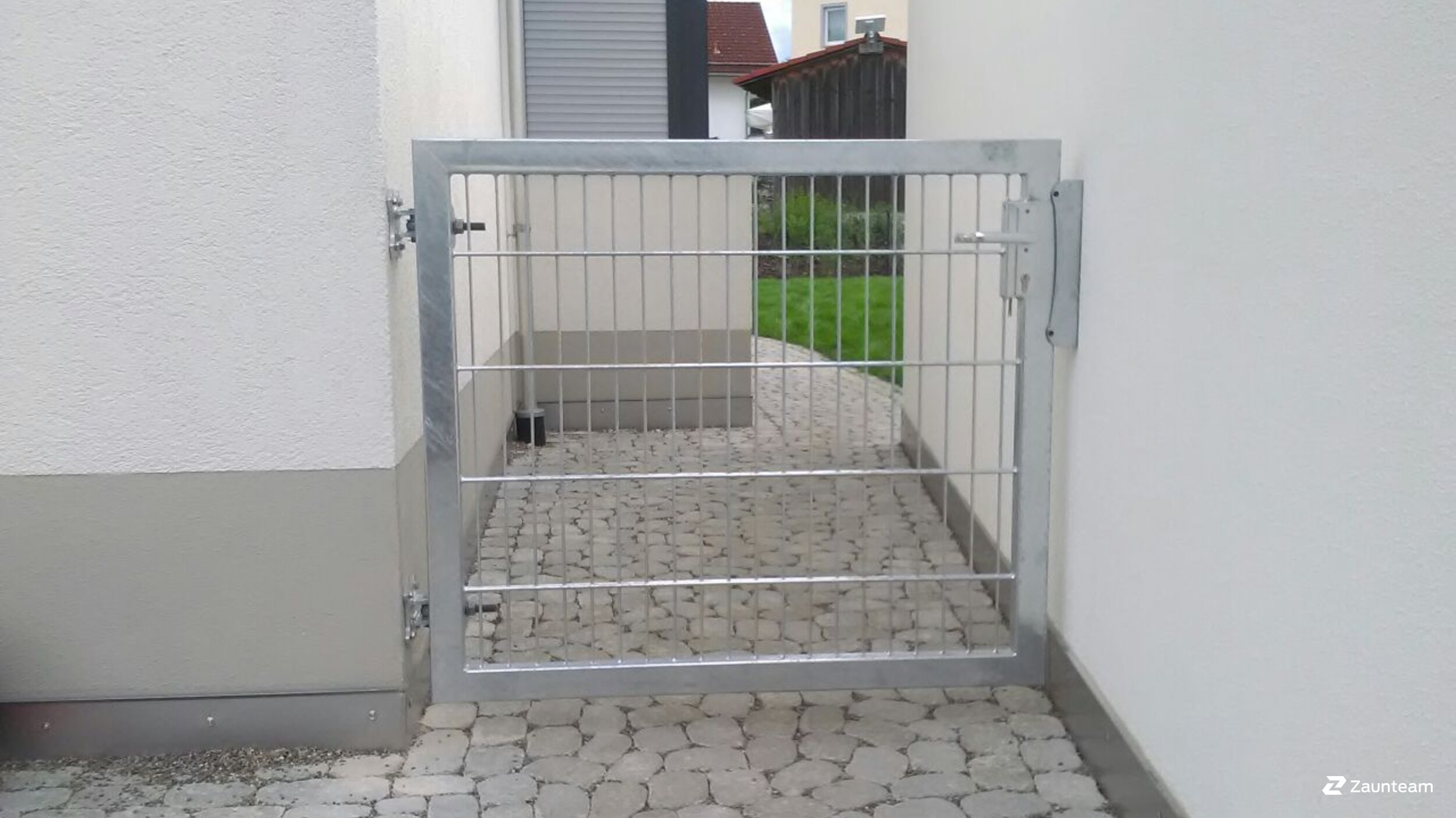 Clôture en panneau double fil de 2017 à 87448 Waltenhofen Allemagne de Zaunteam Allgäu.