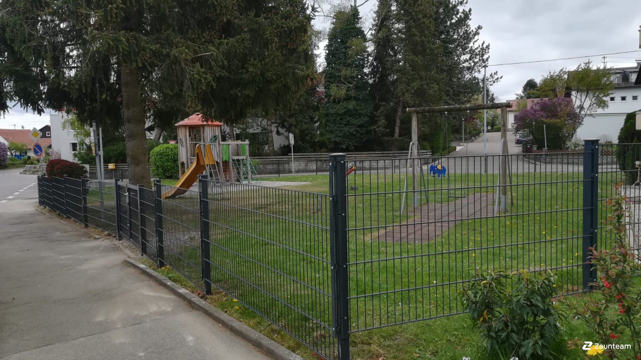 Clôture en panneau double fil de 2020 à 87463 Dietmannsried Allemagne de Zaunteam Allgäu.