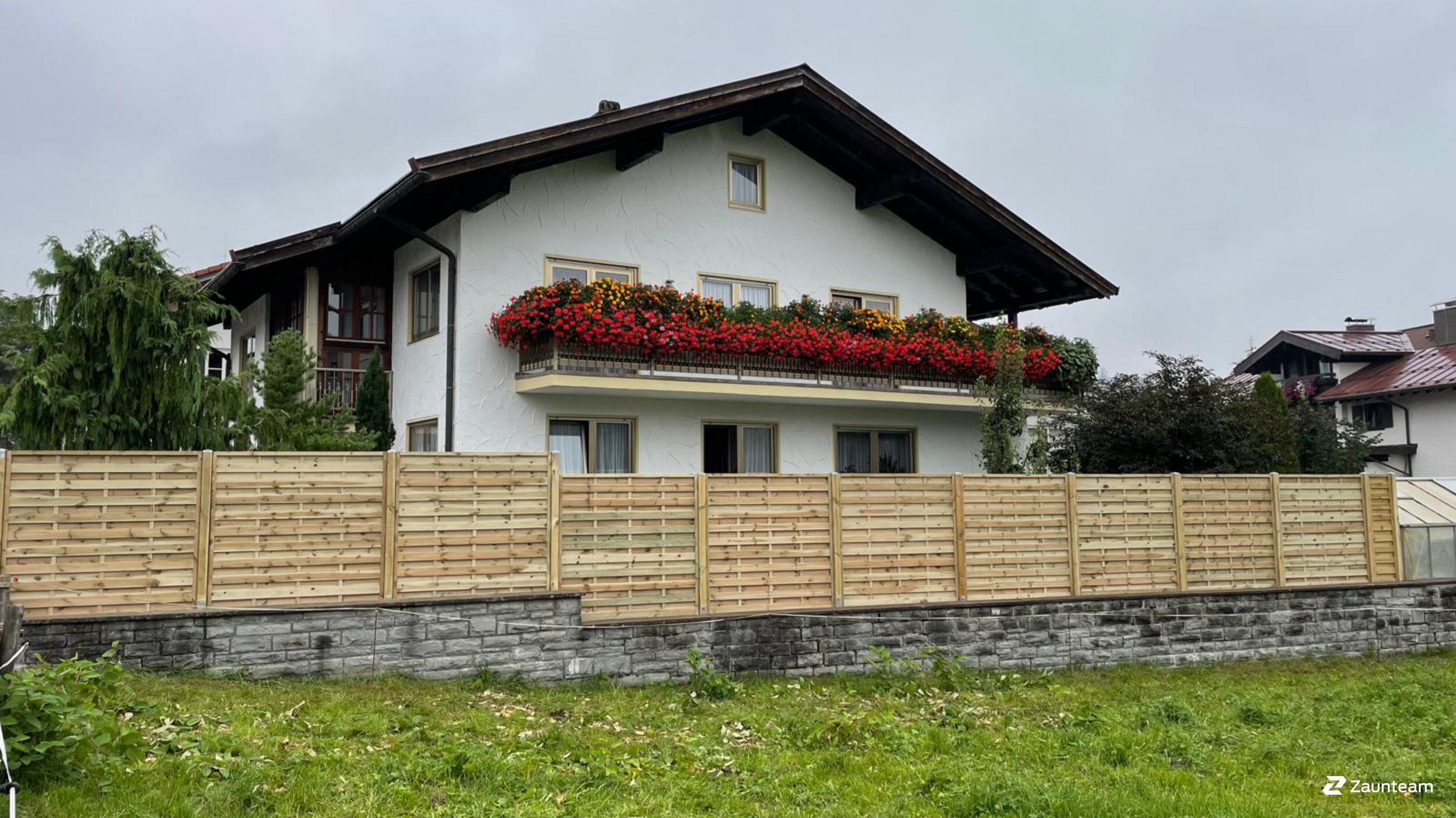 Protection brise-vue en bois de 2022 à 87561 Oberstdorf Allemagne de Zaunteam Allgäu.