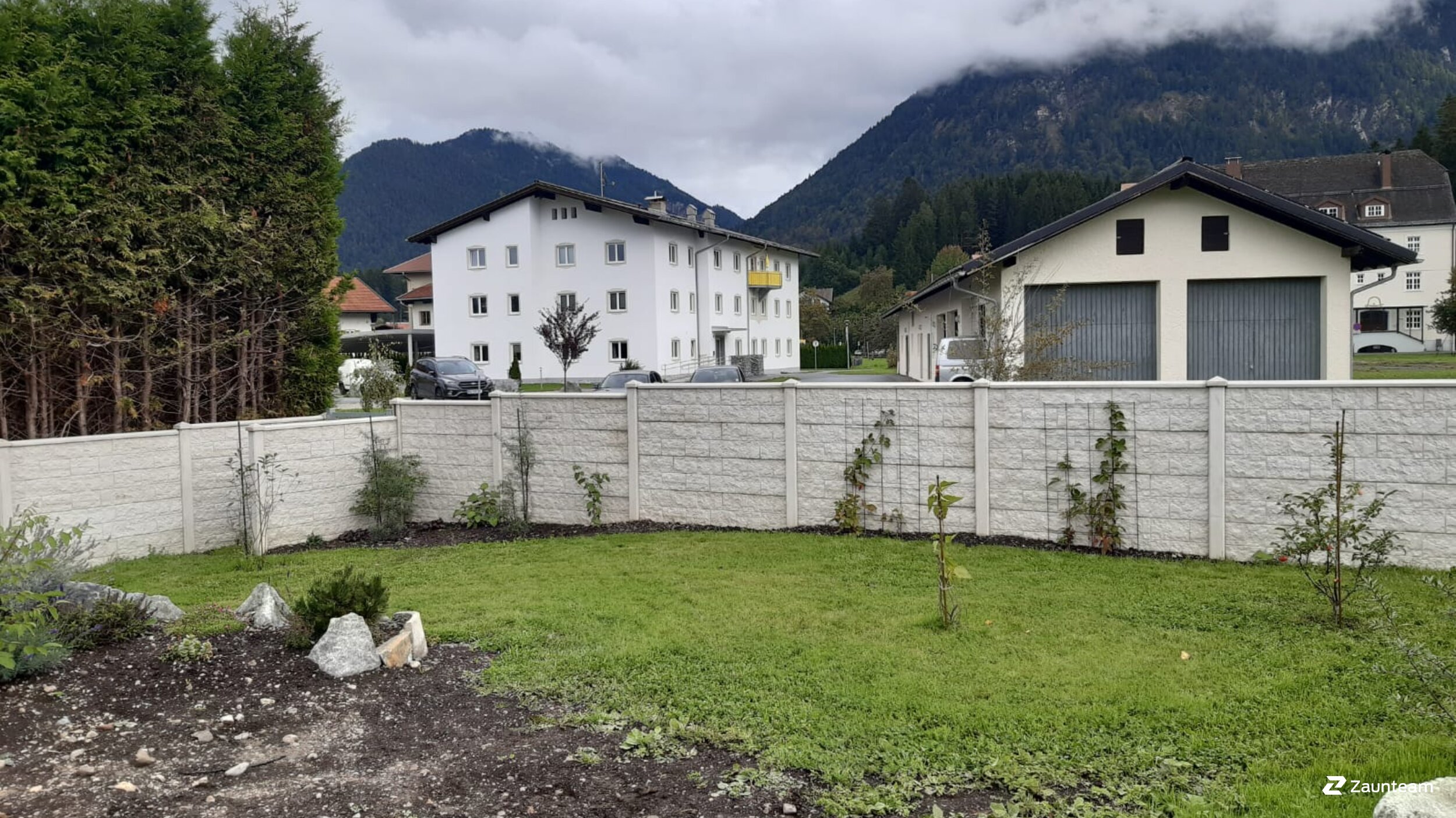 Betonzaun aus dem 2020 in 6600 Breitenwang Österreich von Zaunteam Allgäu.