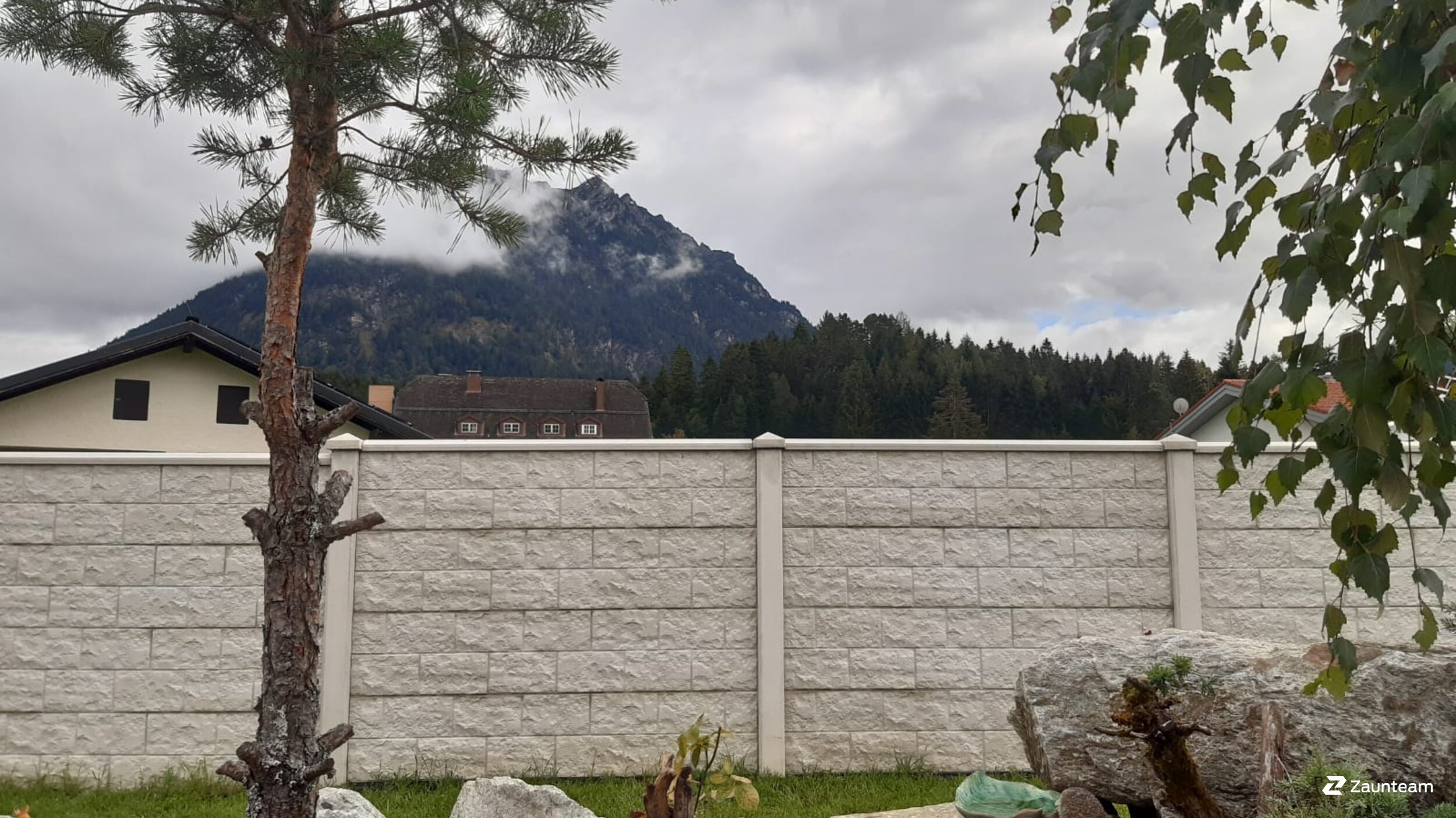 Betonzaun aus dem 2020 in 6600 Breitenwang Österreich von Zaunteam Allgäu.