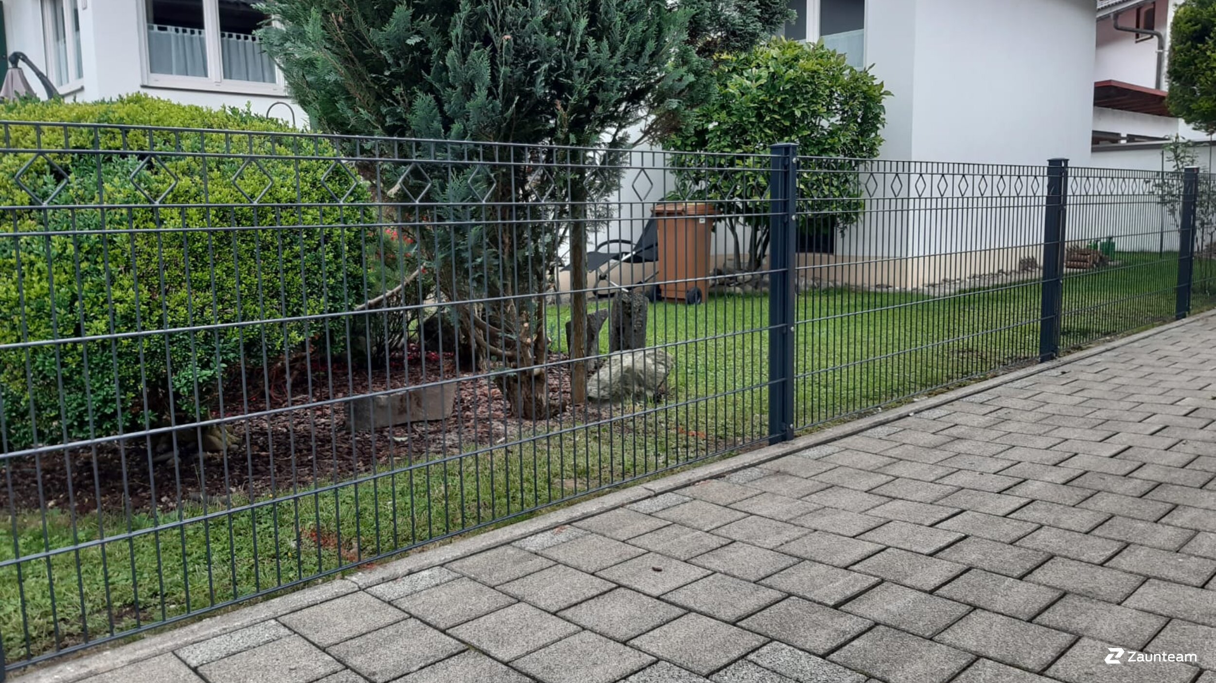 Deko-Doppelstabmattenzaun aus dem 2021 in 87527 Sonthofen Deutschland von Zaunteam Allgäu.