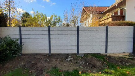 Betonzaun aus dem 2022 in 87674 Ruderatshofen Deutschland von Zaunteam Allgäu.