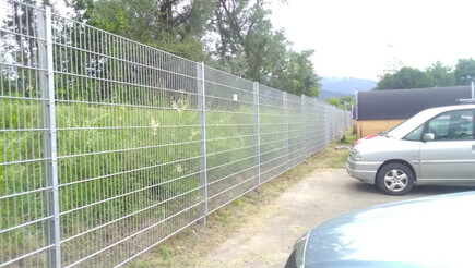 Clôture en panneau double fil de 2018 à 87527 Sonthofen Allemagne de Zaunteam Allgäu.