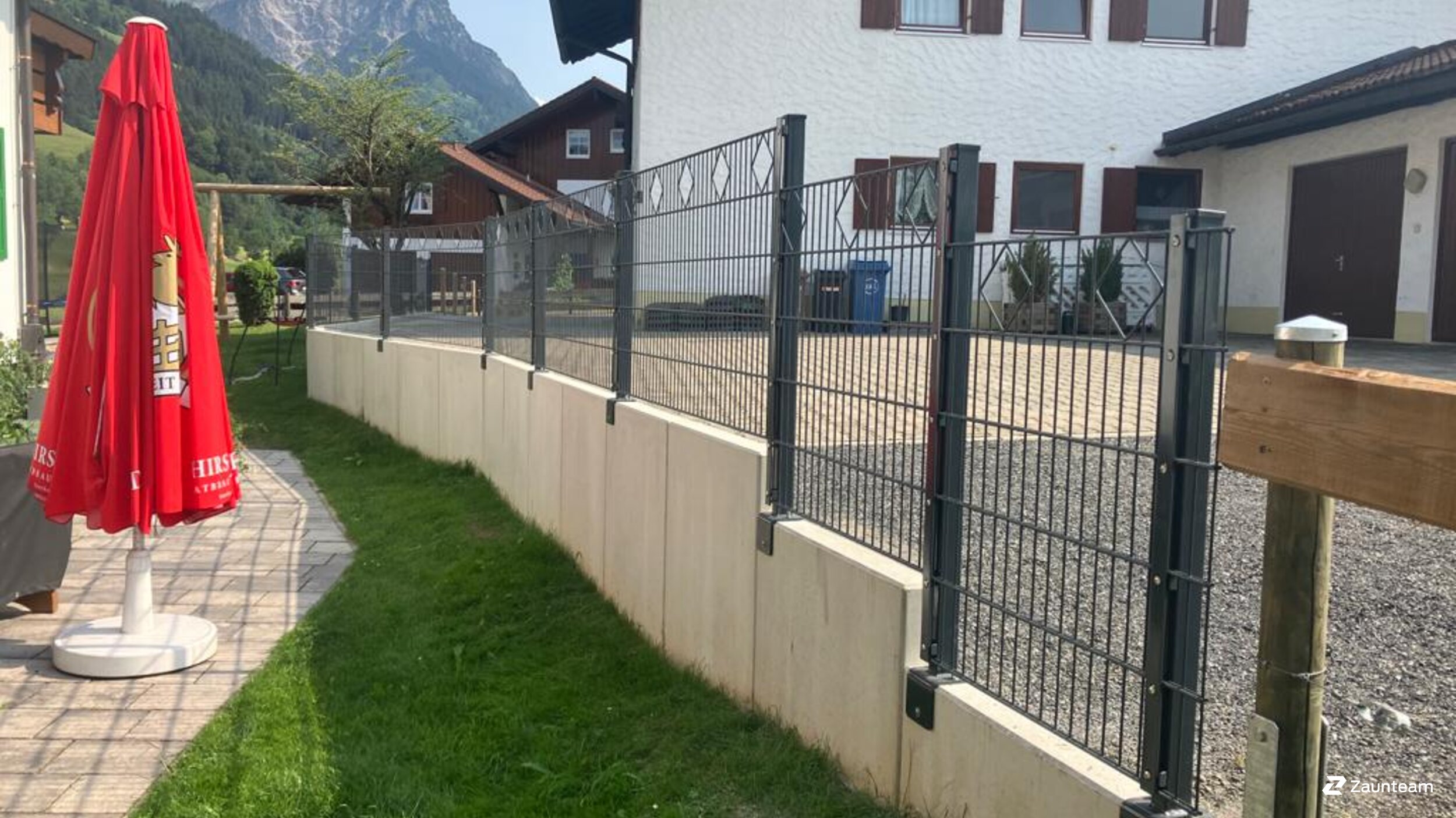 Deko-Doppelstabmattenzaun aus dem 2023 in 87561 Oberstdorf Deutschland von Zaunteam Allgäu.