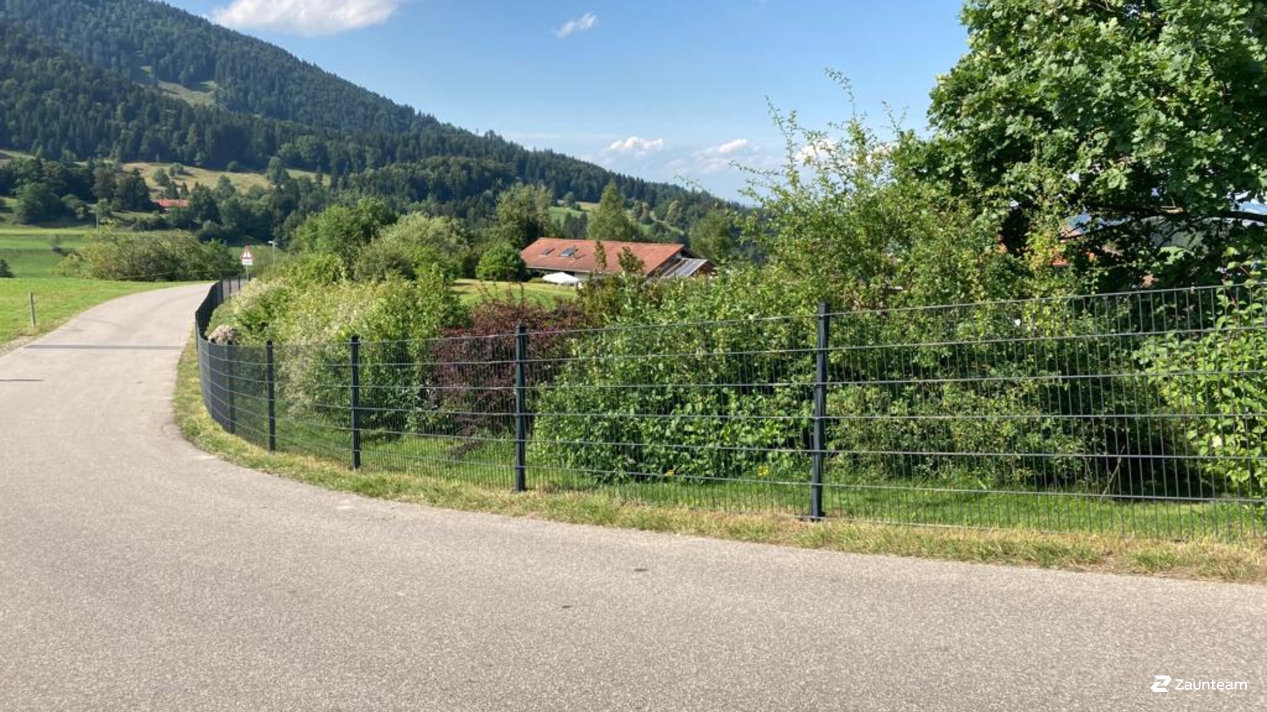 Doppelstabmattenzaun aus dem 2023 in 87544 Blaichach Deutschland von Zaunteam Allgäu.