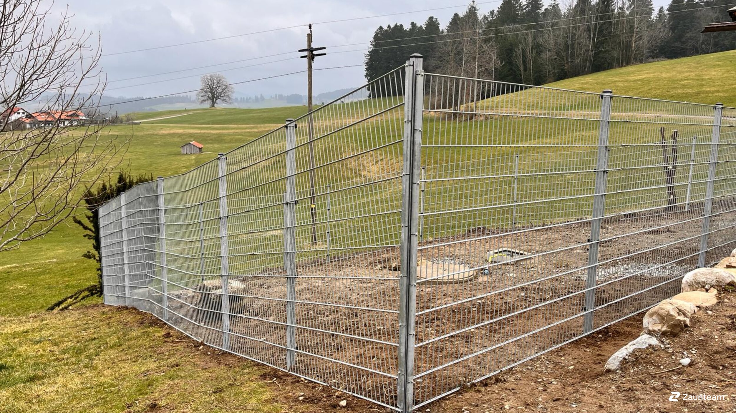 Clôture en panneau double fil de 2023 à 88171 Weiler-Simmerberg Allemagne de Zaunteam Allgäu.