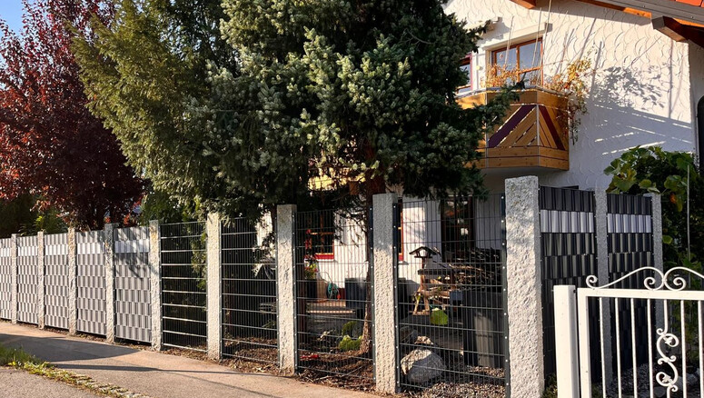 Clôture en panneau double fil de 2024 à 87437 Kempten Allemagne de Zaunteam Allgäu.