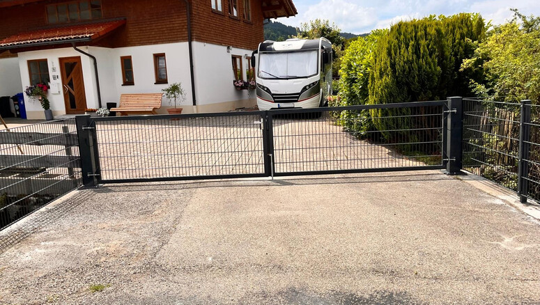 Doppelstabmattenzaun aus dem 2025 in 87534 Oberstaufen Deutschland von Zaunteam Allgäu.