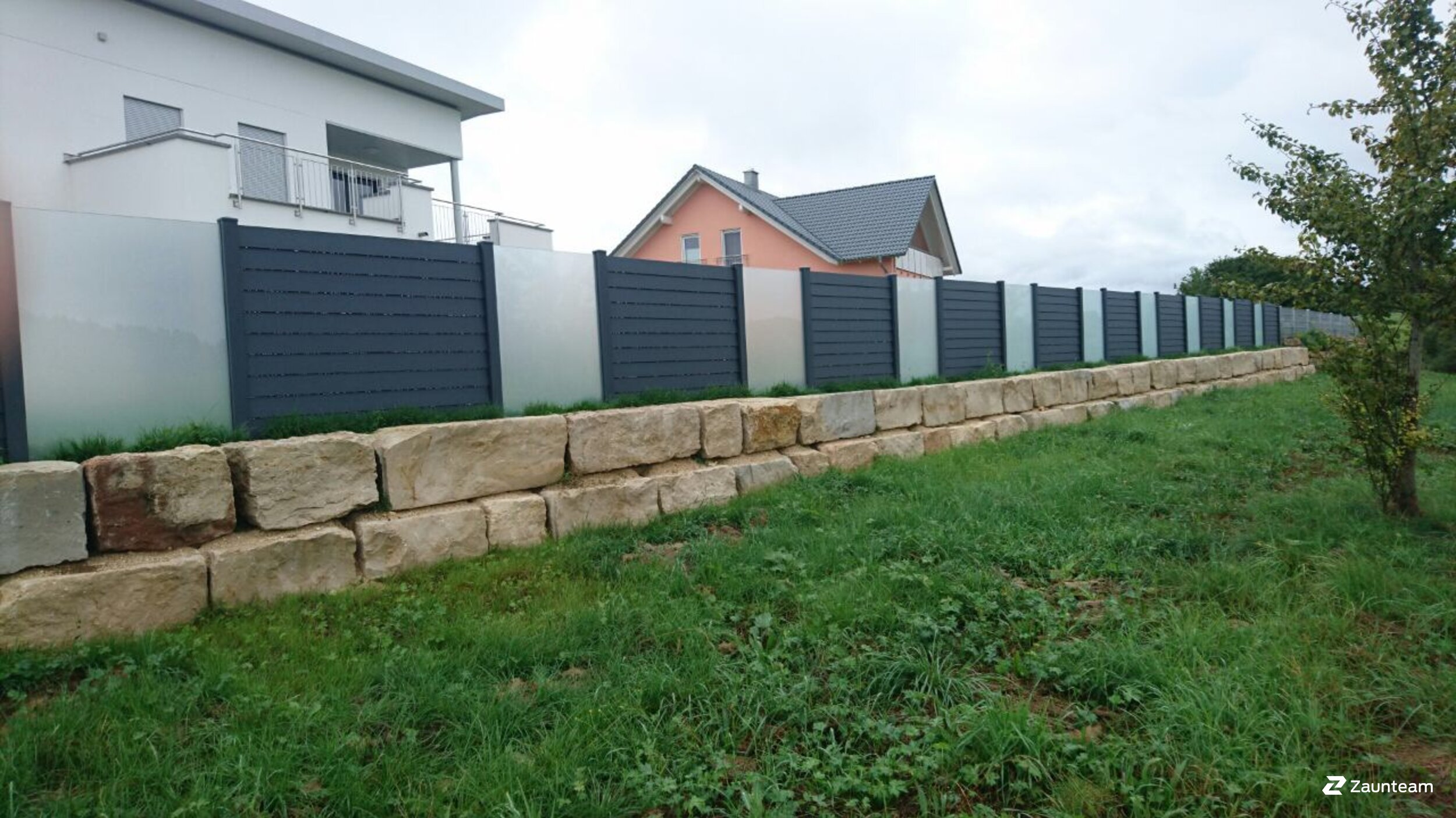 Protection brise-vue en aluminium de 2017 à 88515 Ittenhausen Allemagne de Zaunteam Oberschwaben.