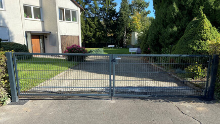 Clôture en panneau double fil de 2021 à 88499 Riedlingen Allemagne de Zaunteam Oberschwaben.