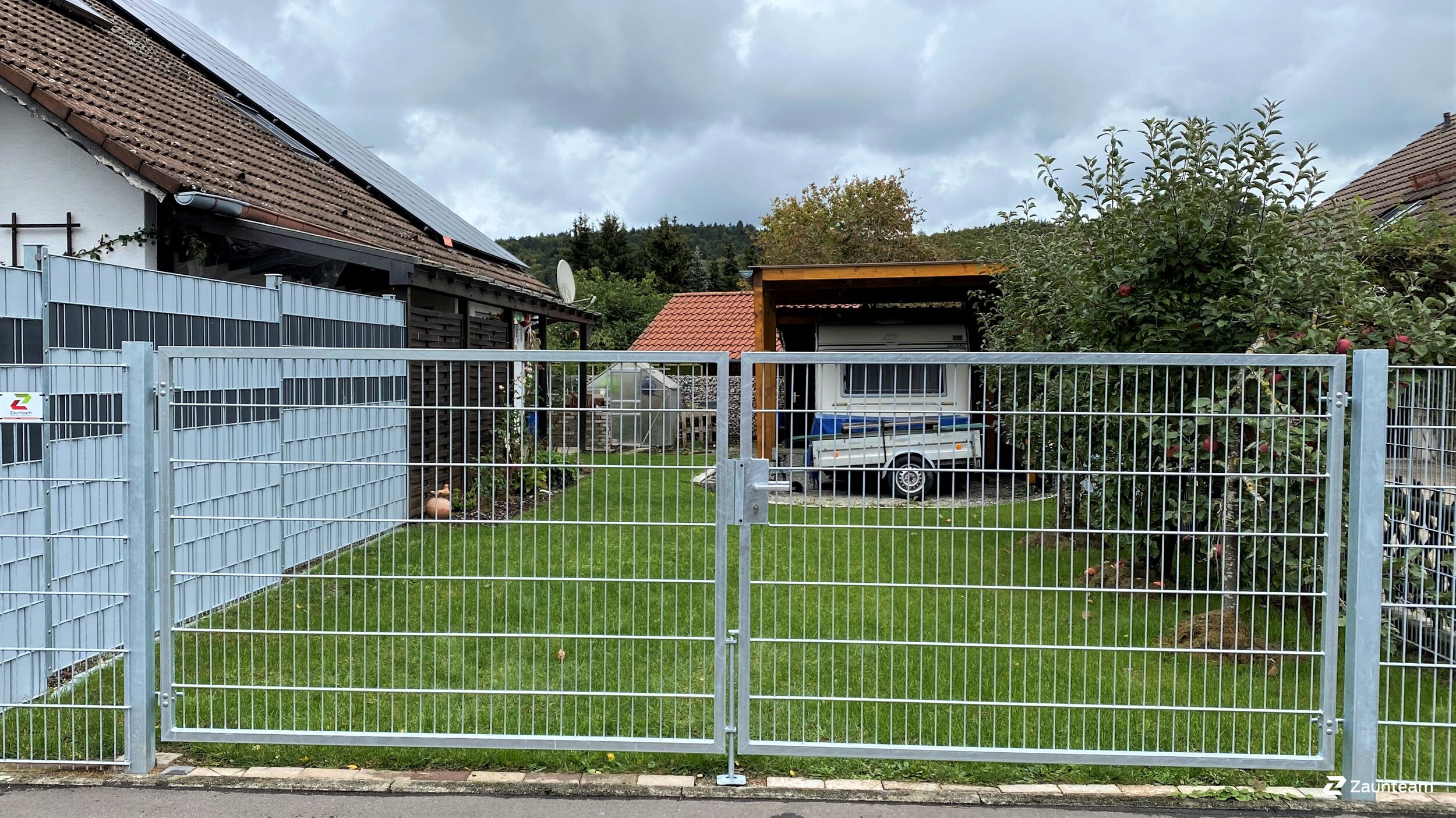 Doppelstabmattenzaun aus dem 2022 in 88454 Hochdorf Deutschland von Zaunteam Oberschwaben.