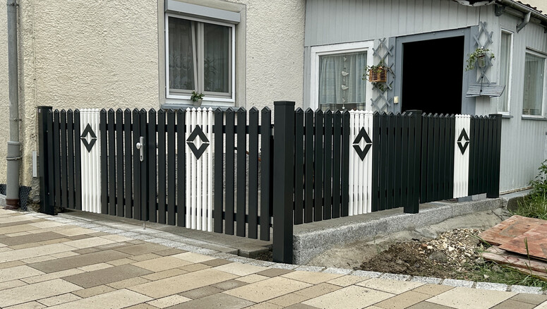 Clôture en aluminium de 2024 à 88527 Unlingen Allemagne de Zaunteam Oberschwaben.