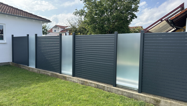 Protection brise-vue en aluminium de 2024 à 89611 Obermarchtal Allemagne de Zaunteam Oberschwaben.