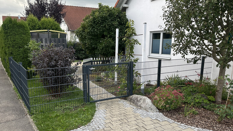 Doppelstabmattenzaun aus dem 2024 in 88524 Uttenweiler Deutschland von Zaunteam Oberschwaben.