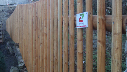 Palisadenzaun aus dem 2021 in 04741 Roßwein Deutschland von Zaunteam Mittelsachsen.