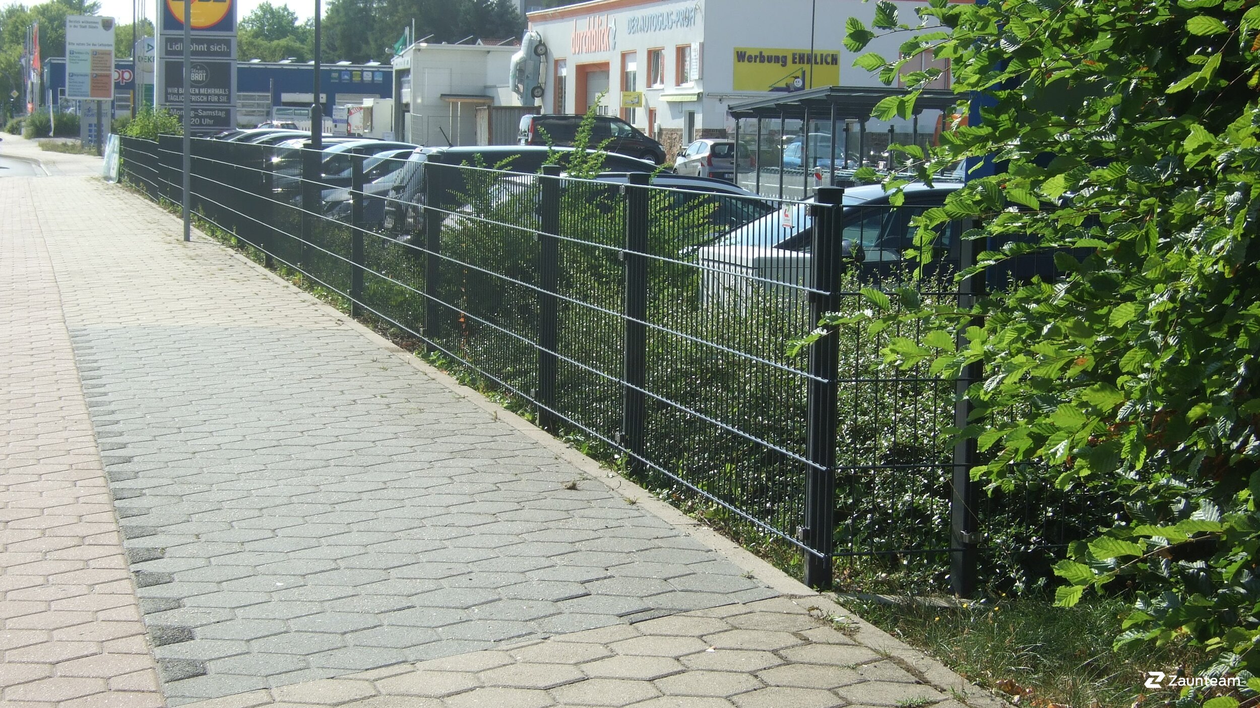 Doppelstabmattenzaun aus dem 2017 in 04720 Döbeln Deutschland von Zaunteam Mittelsachsen.