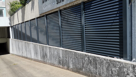 Protection brise-vue en aluminium de 2019 à 41460 Neuss Allemagne de Franchise AG.
