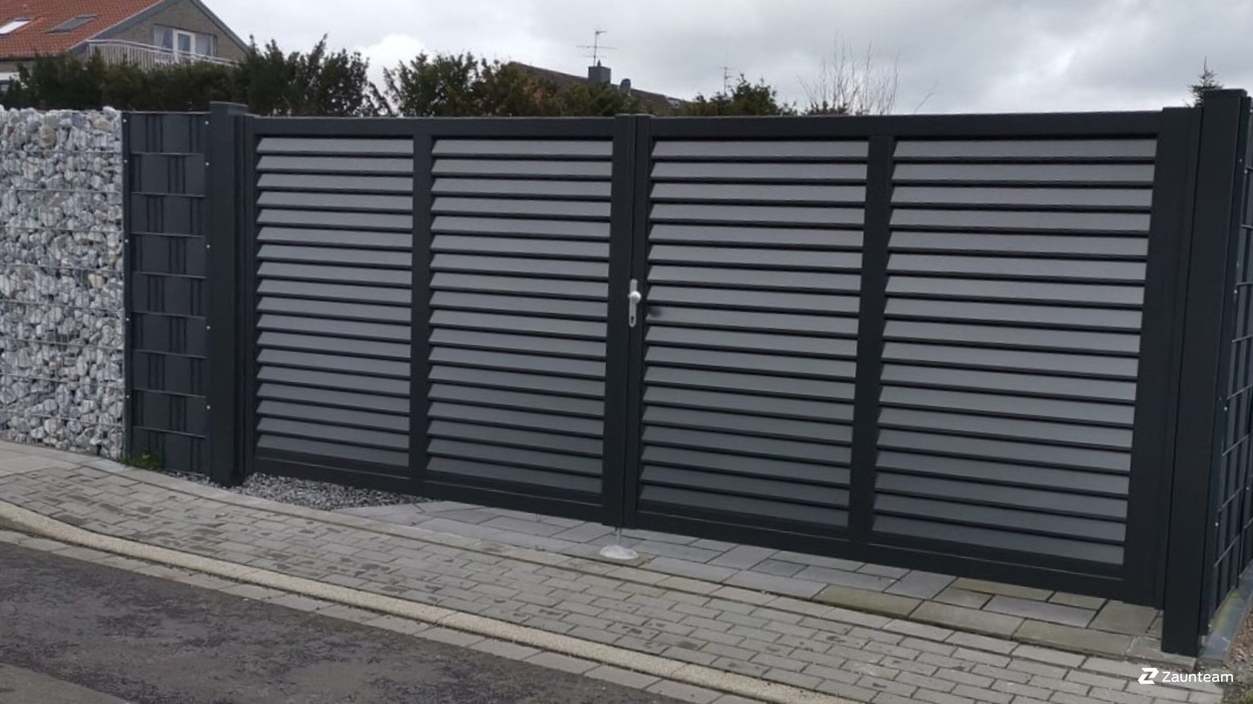 Aluminium Sichtschutz aus dem 2020 in 41469 Neuss Deutschland von Franchise AG.
