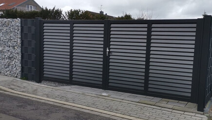 Aluminium Sichtschutz aus dem 2020 in 41469 Neuss Deutschland von Franchise AG.