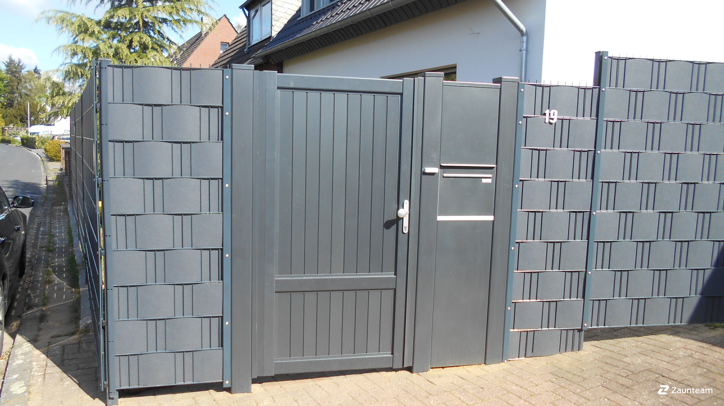 Aluminium Sichtschutz aus dem 2017 in 41469 Neuss Deutschland von Franchise AG.