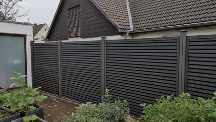 Pare-vue en WPC de 2019 à 40670 Meerbusch Allemagne de Franchise AG.