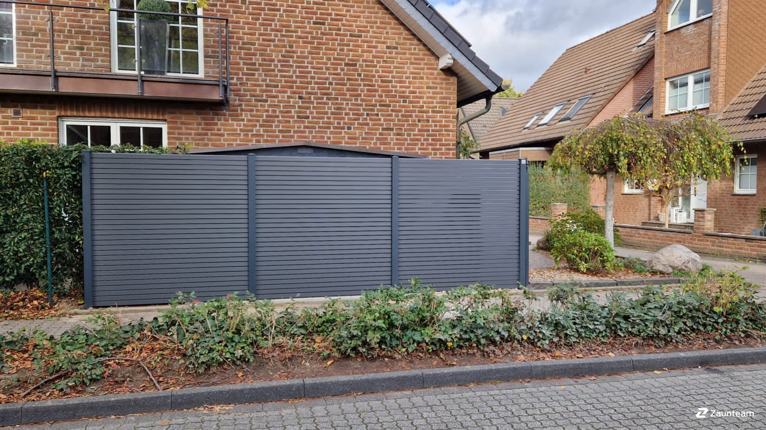 Protection brise-vue en aluminium de 2022 à 41352 Korschenbroich Allemagne de Franchise AG.