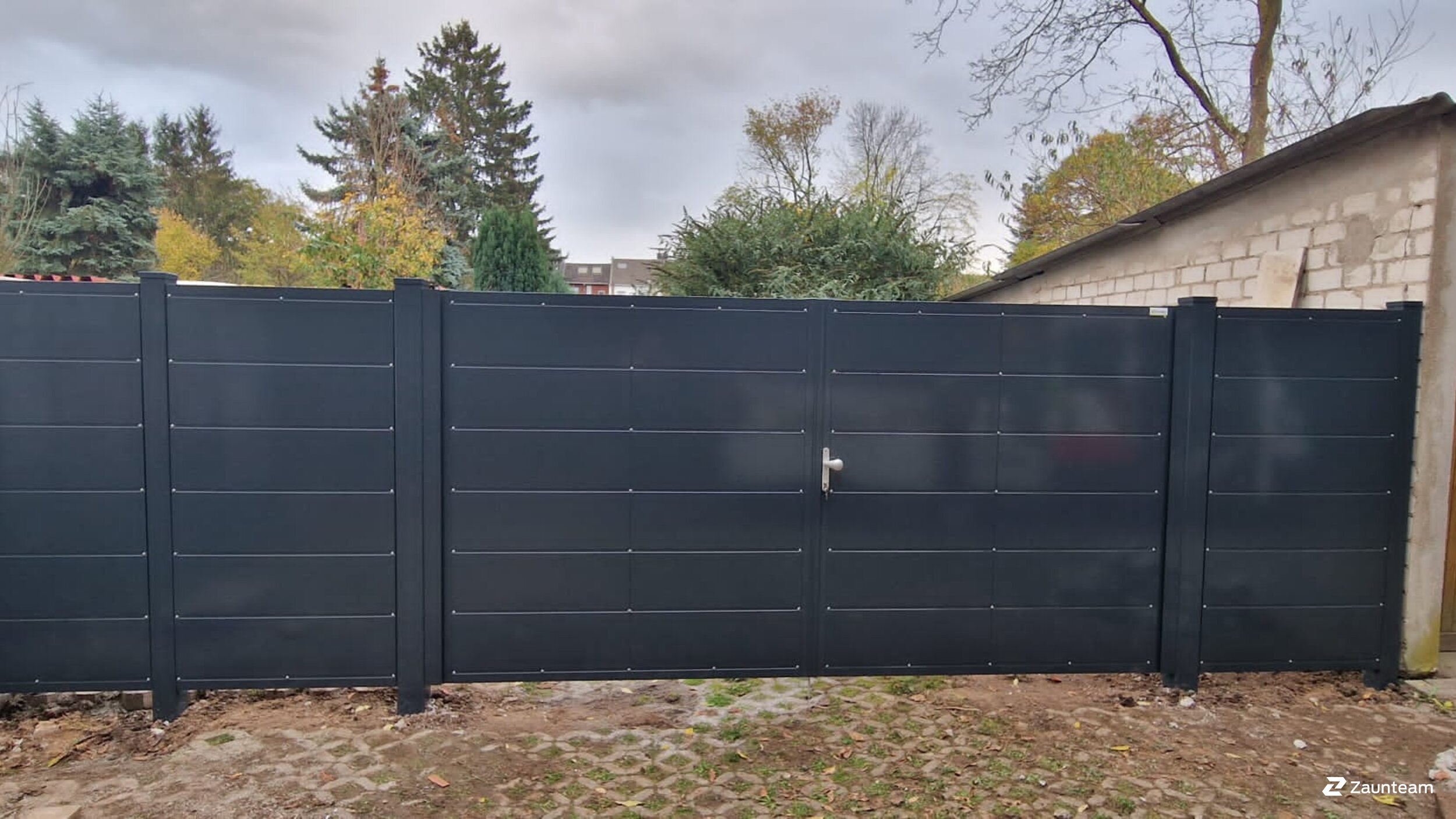 Aluminium Sichtschutz aus dem 2022 in 41462 Neuss Deutschland von Franchise AG.