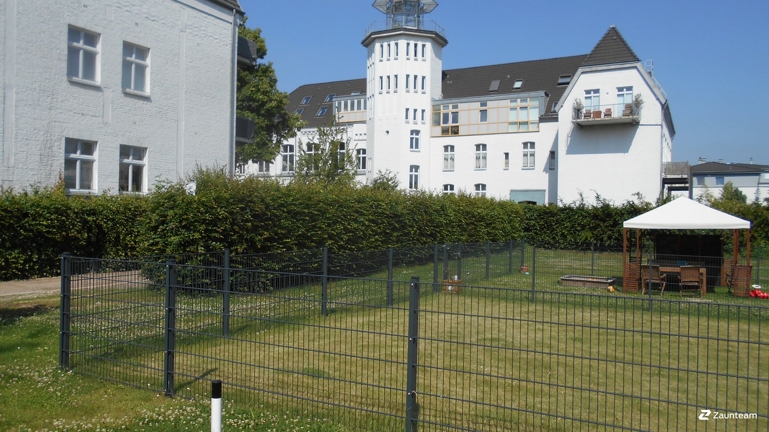 Doppelstabmattenzaun aus dem 2017 in 40221 Düsseldorf Deutschland von Franchise AG.