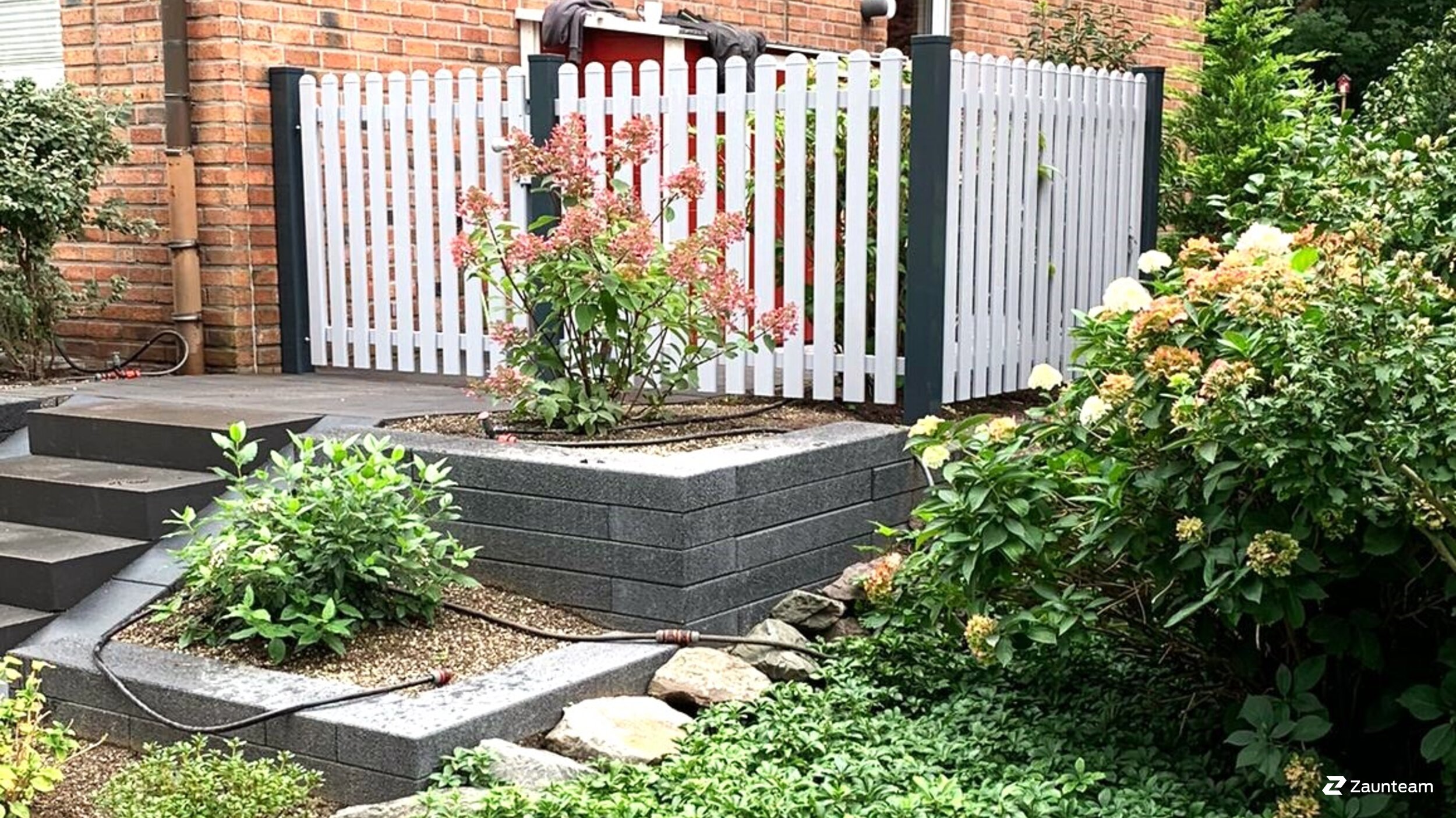 Clôture en aluminium de 2023 à 40589 Düsseldorf Allemagne de Franchise AG.