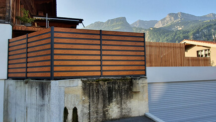 Aluminium Sichtschutz aus dem 2021 in 3855 Brienz Schweiz von Zaunteam Berner Oberland.