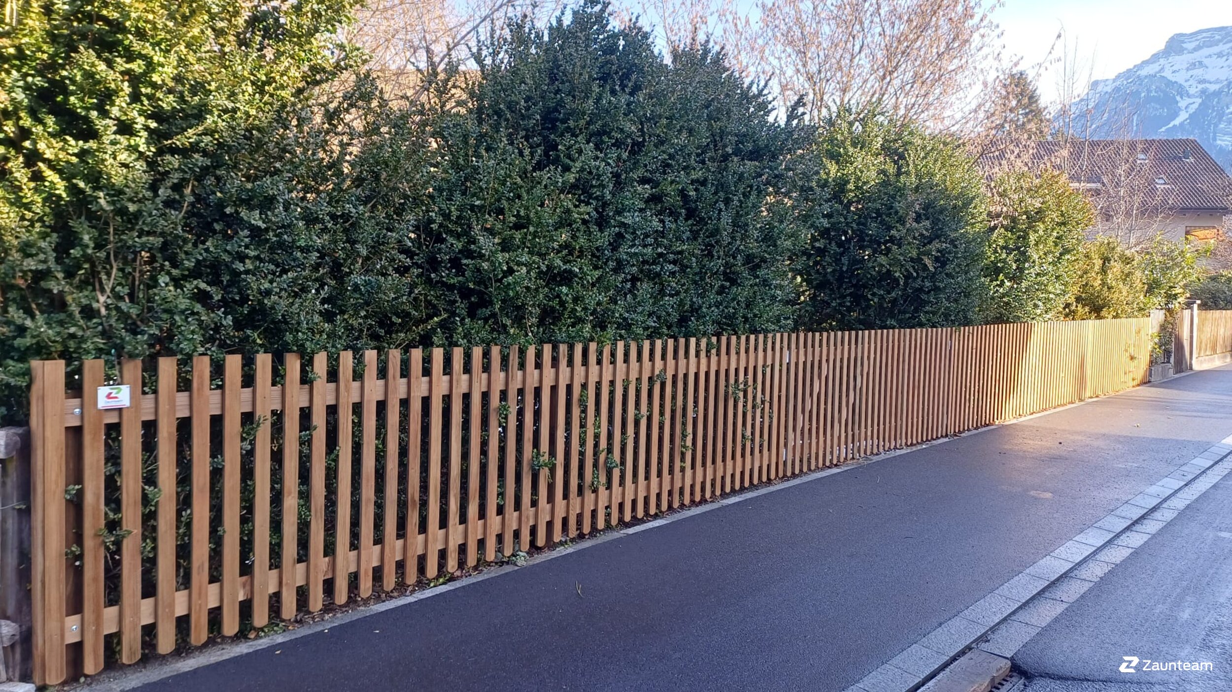 Staketenzaun aus dem 2026 in 3800 Interlaken Schweiz von Zaunteam Berner Oberland.