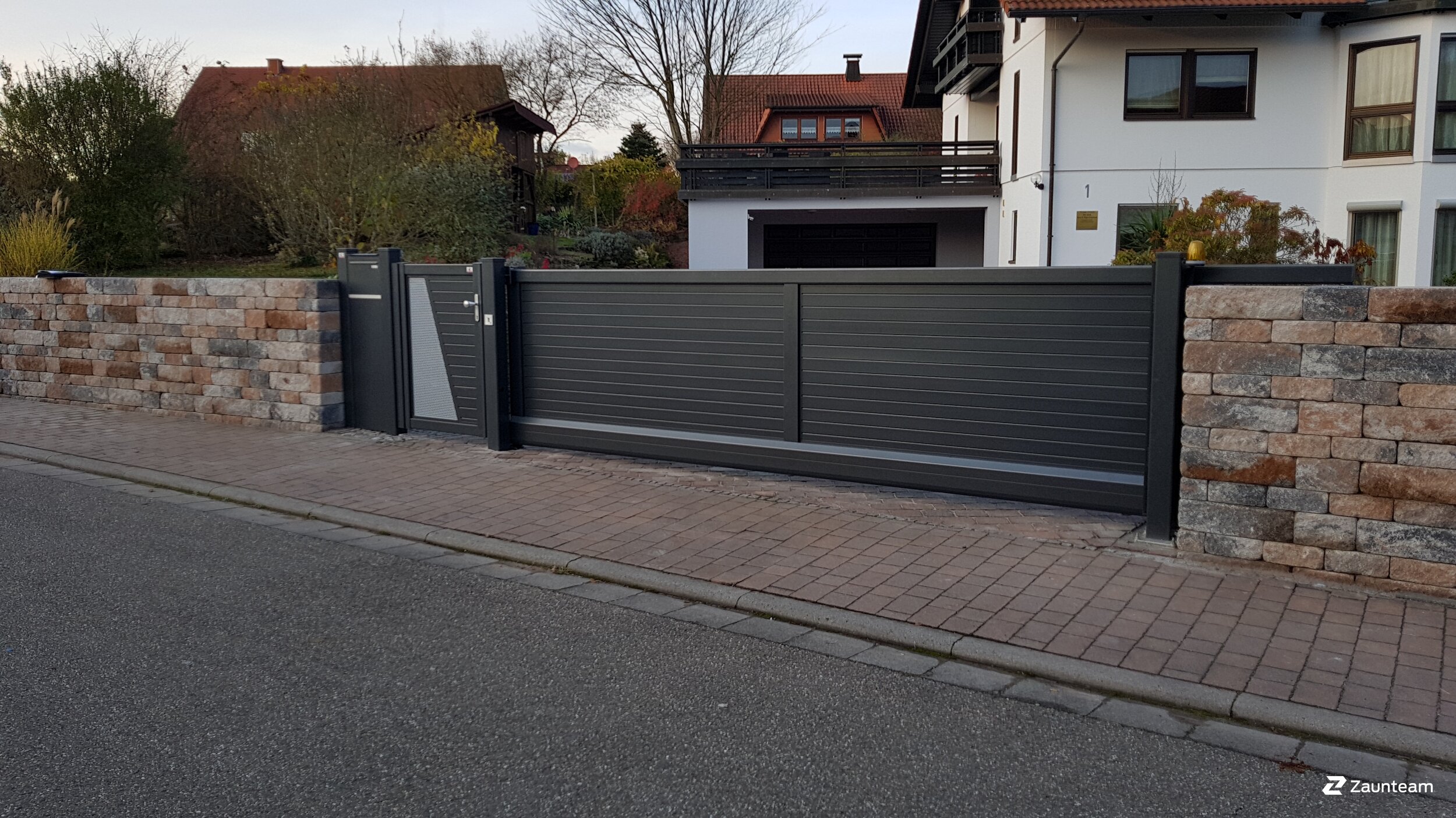 Automatische Tore aus dem 2018 in 67688 KL-Rodenbach Deutschland von Zaunteam Kaiserslautern.