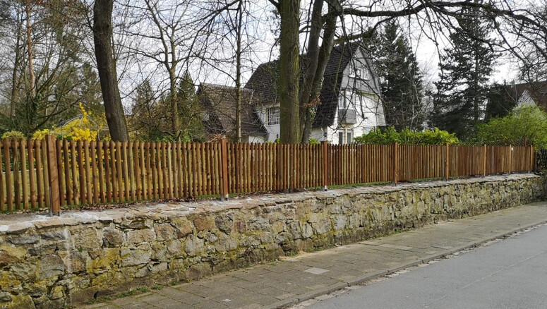 Palisadenzaun aus dem 2019 in 64297 Darmstadt Deutschland von Zaunteam Bergstraße-Ried.