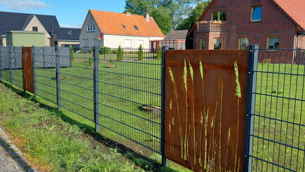 Doppelstabmattenzaun aus dem 2023 in 26632 Simonswolde Deutschland von Zaunteam Ostfriesland.