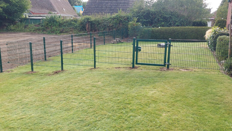 Doppelstabmattenzaun aus dem 2025 in 26624 Südbrookmerland Deutschland von Zaunteam Ostfriesland.