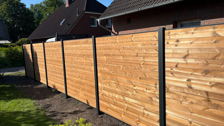 Holz Sichtschutz aus dem 2026 in 26603 Aurich Deutschland von Zaunteam Ostfriesland.