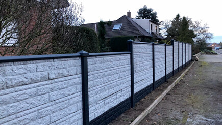Betonzaun aus dem 2020 in 31712 Niedernwöhren Deutschland von Zaunteam Schaumburger Land.