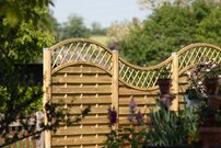 Dicht- und Lamellenzaun aus Holz | © Zaunteam