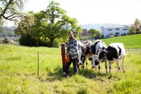 Wir bieten Ihnen für die Landwirtschaft eine breite Palette an bewährten Elektrozaunlösungen in der Nutztierhaltung. | © Zaunteam